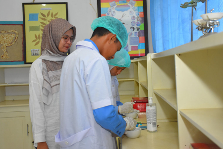 PRAKTIKUM MERACIK OBAT