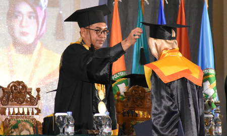 WISUDA PTOGRAM DIPLOMA POLTEKES TERNATE