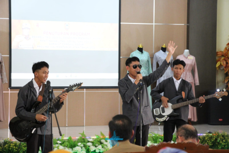 PENAMPILAN BAND DARI KLIEN