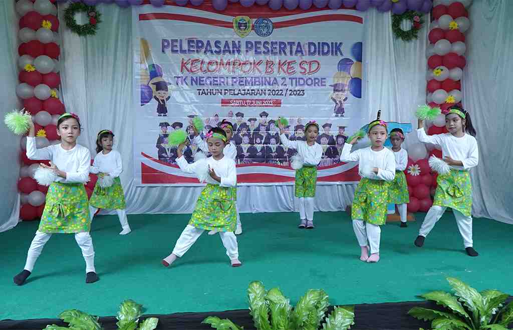 GERAK TARI DAN LAGU POTONG BEBEK ANGSA