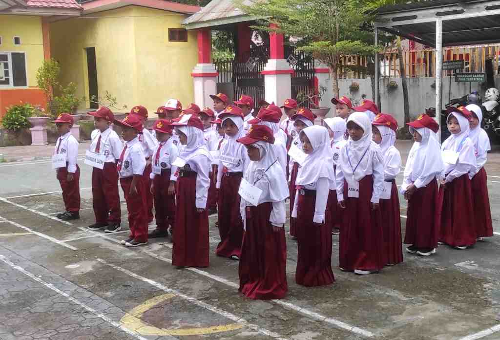 HARI PERTAMA SEKOLAH