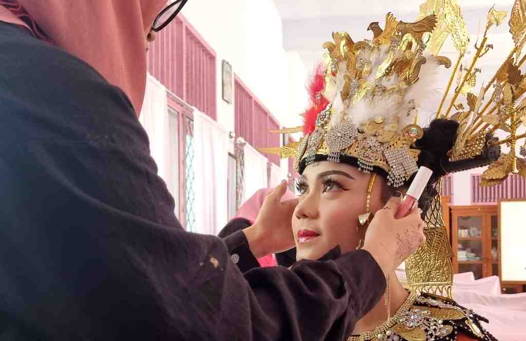 HIASAN KEPALA PENGANTIN WANITA