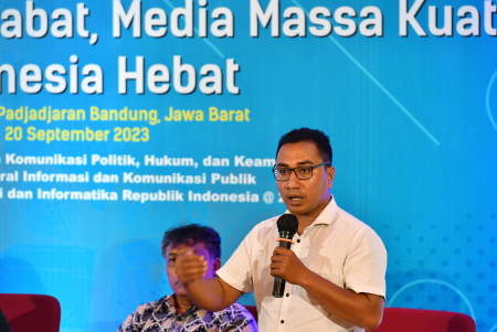 DISKUSI PUBLIK DENGAN PEWARTA PAPUA BARAT
