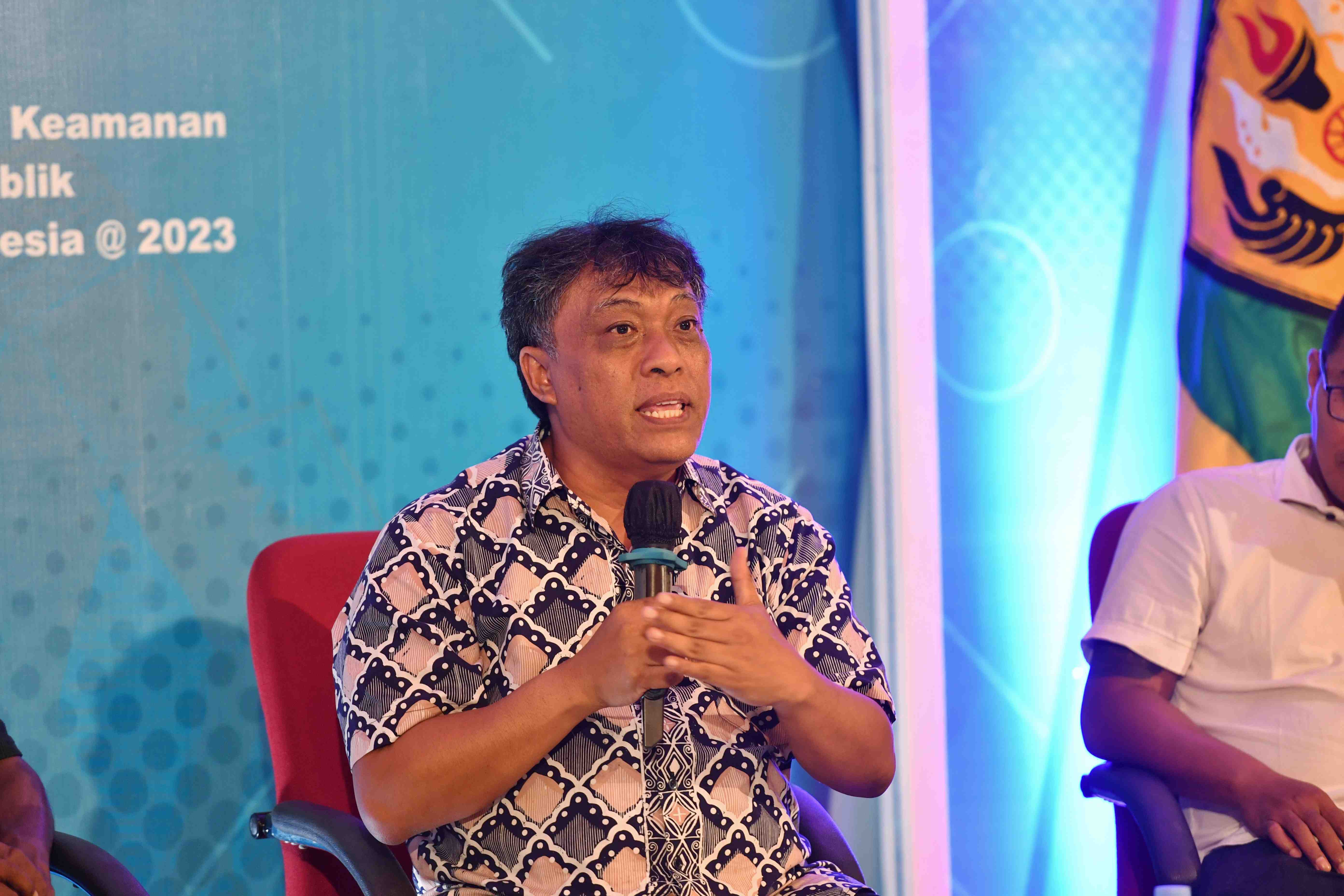 DISKUSI PUBLIK DENGAN PEWARTA PAPUA BARAT