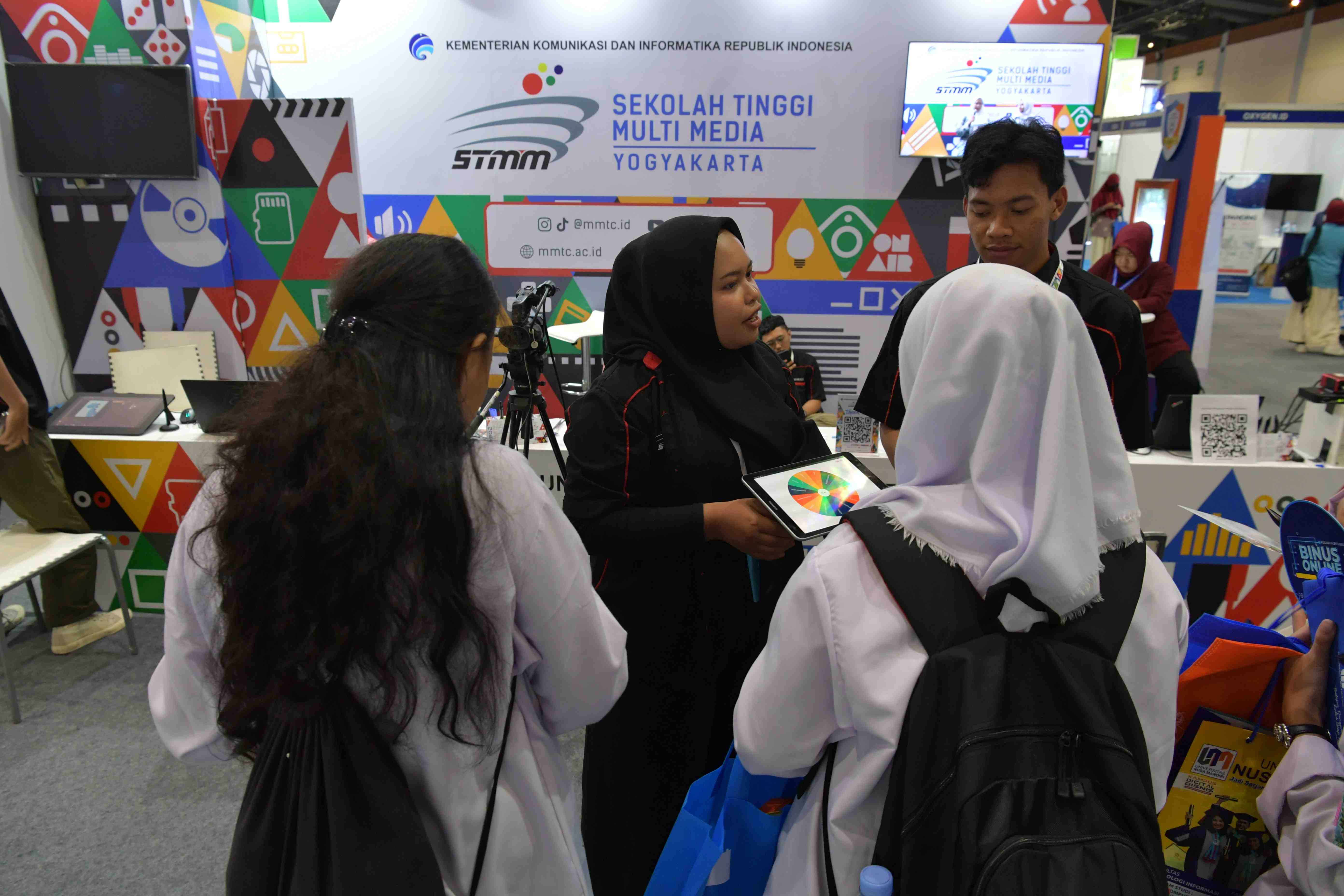 PAMERAN PENDIDIKAN PERGURUAN TINGGI INDONESIA 