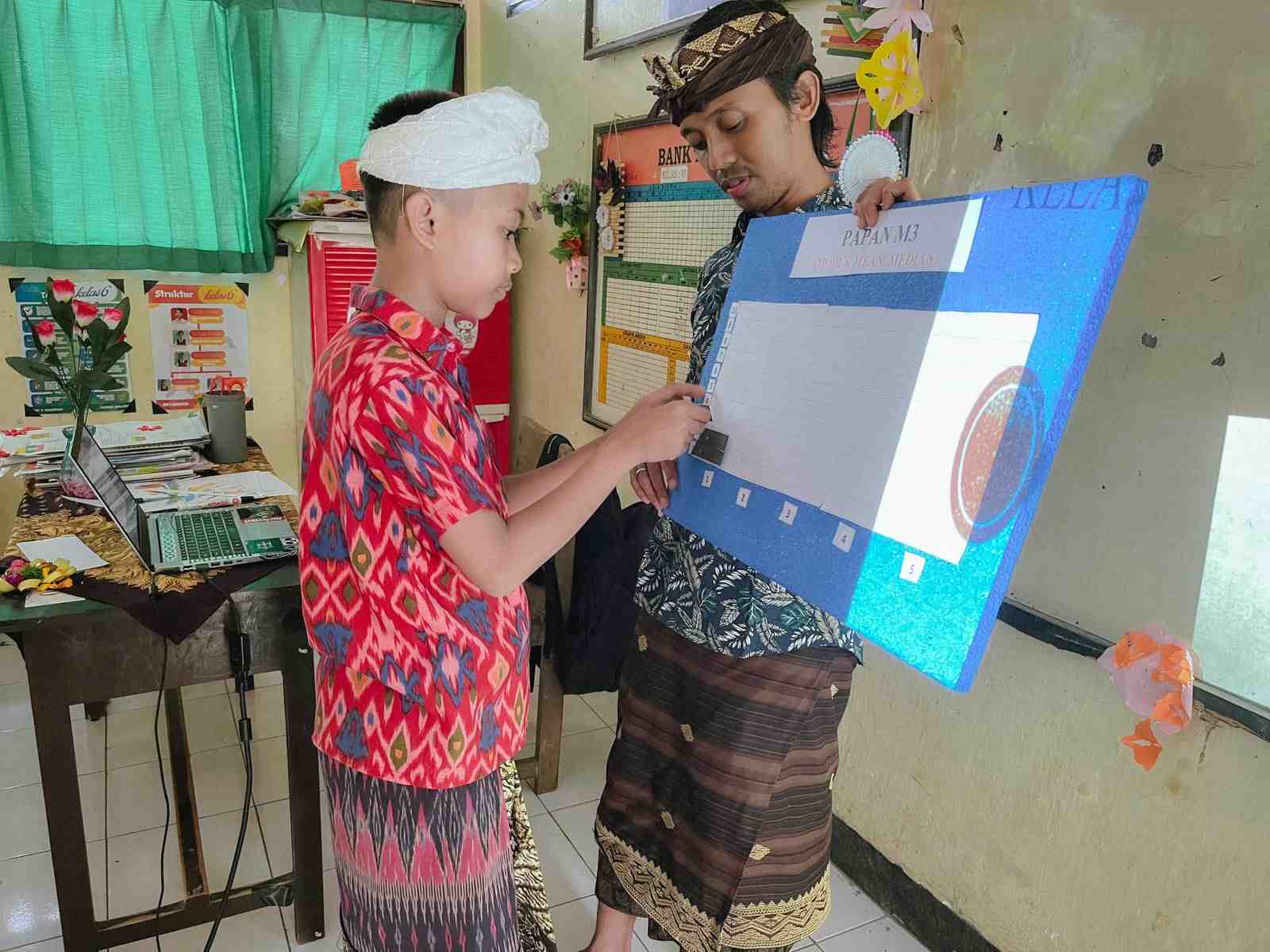 MENULIS JAWABAN