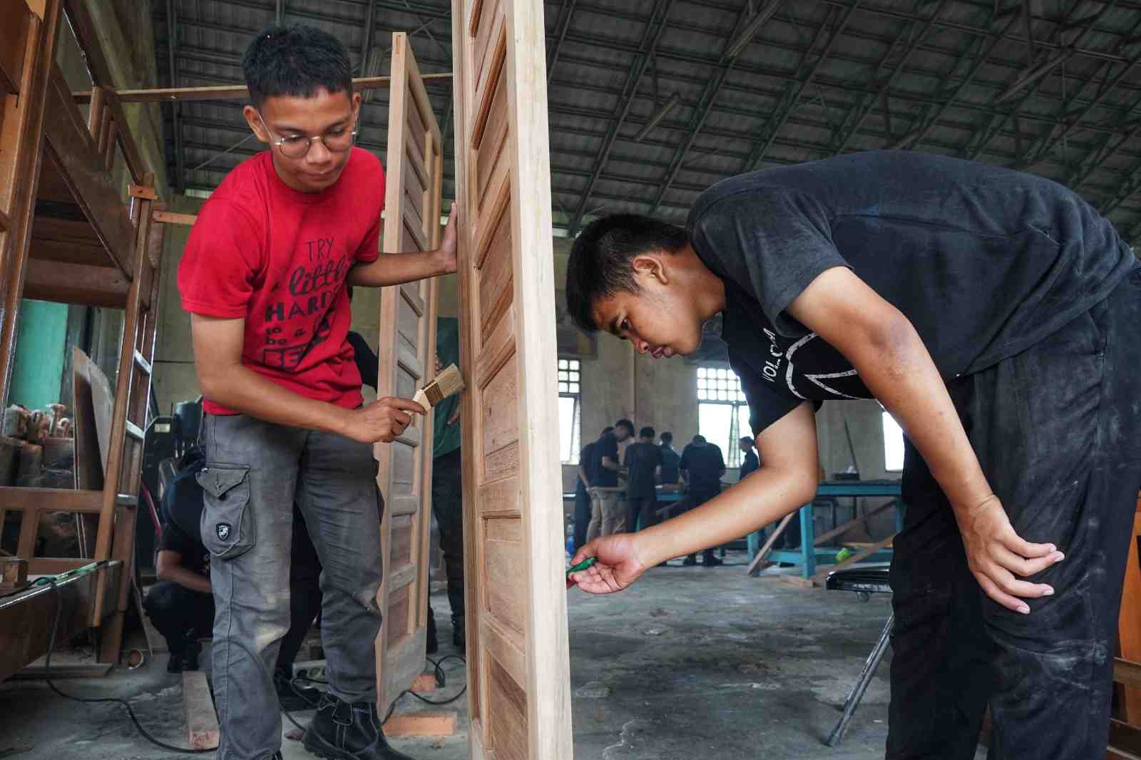 PELATIHAN FINISHING SEMPROT