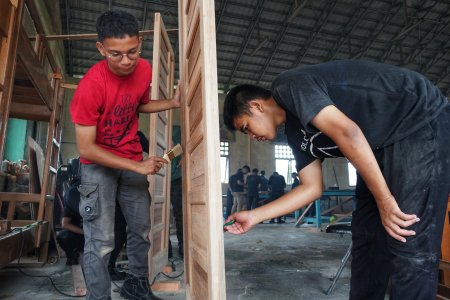 PELATIHAN FINISHING SEMPROT