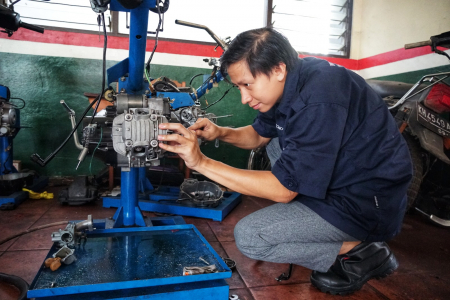 PELATIHAN SERVIS MOTOR KONVENSIONAL
