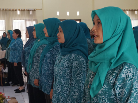 NYANYIKAN MARS PKK