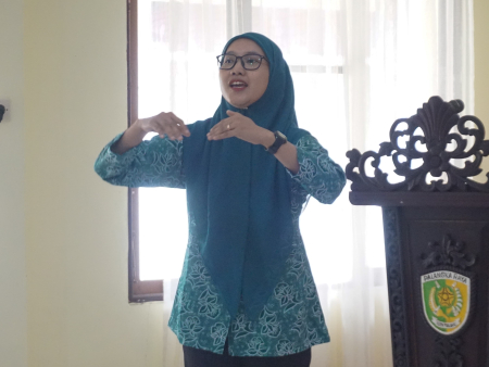 DIRIGEN LAGU INDONESIA RAYA
