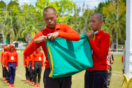 LIPAT BENDERA