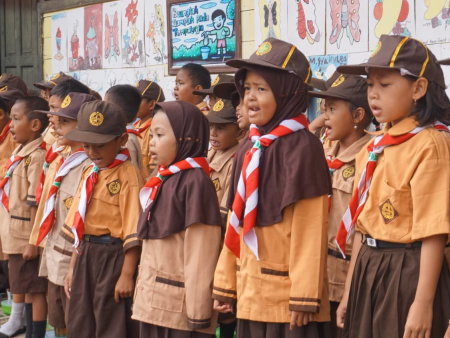NYANYIKAN LAGU INDONESIA RAYA