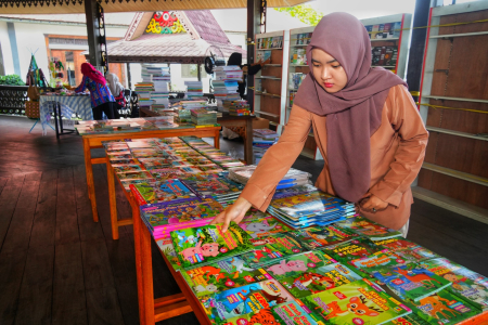 SUSUN BUKU CERITA ANAK