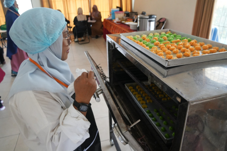 CEK KEMATANGAN KUE