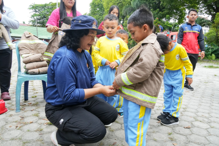 PASANGKAN PAKAIAN PELINDUNG DIRI