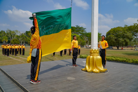 LATIHAN PENGIBARAN BENDERA