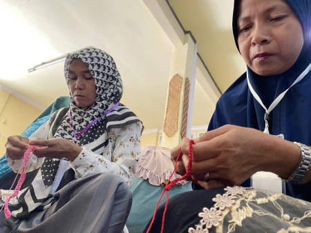 MERAJUT POLA DAUN