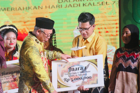 JUARA LOMBA CIPTA DAN BACA PUISI