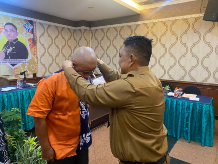 PELATIHAN KERAJINAN LIMBAH KAYU