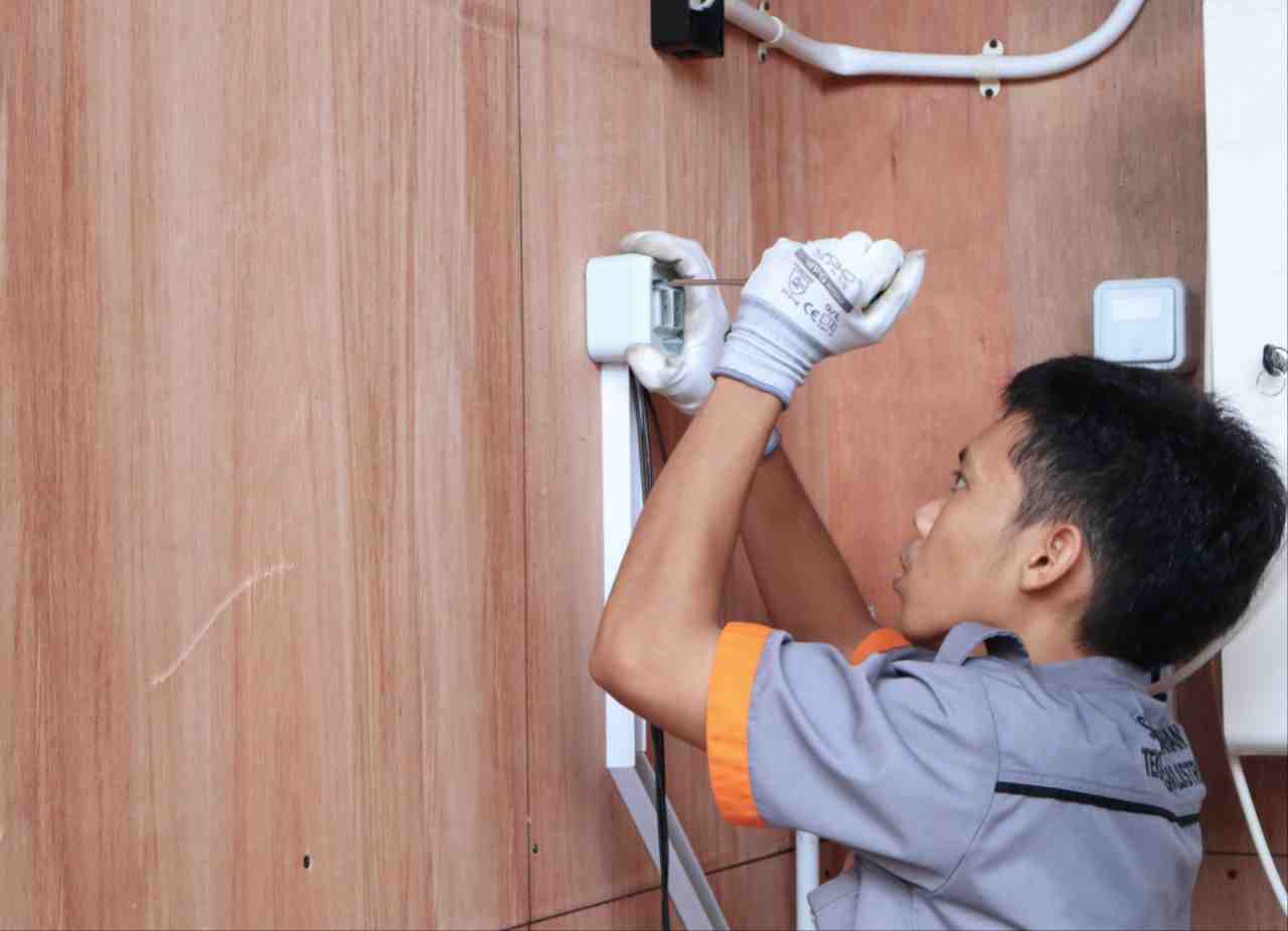 PASANG STOPKONTAK