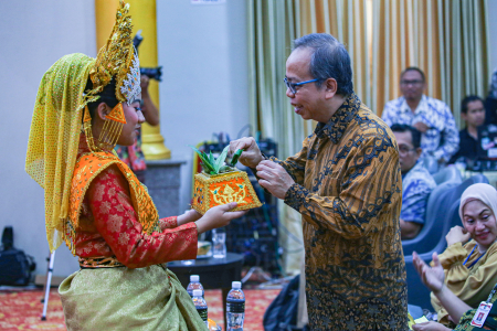 TARI PERSEMBAHAN MAKAN SIRIH