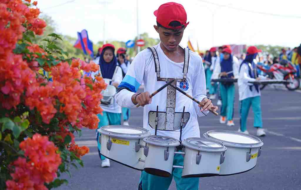 JALAN SEHAT PERINGATI HARI GURU NASIONAL  DAN HUT KE-78 PGRI