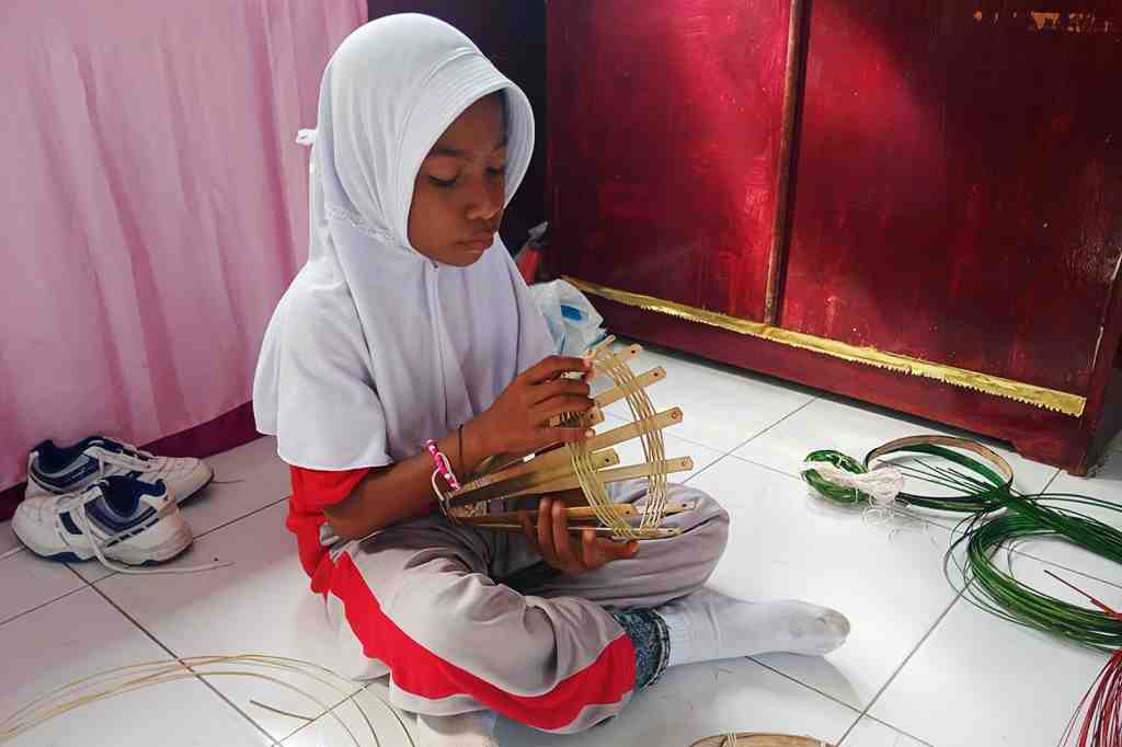 LOMBA KRIYA ANYAMAN BAMBU