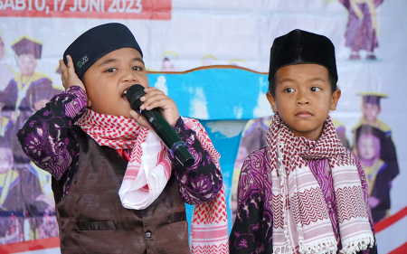 KUMANDANGKAN AZAN