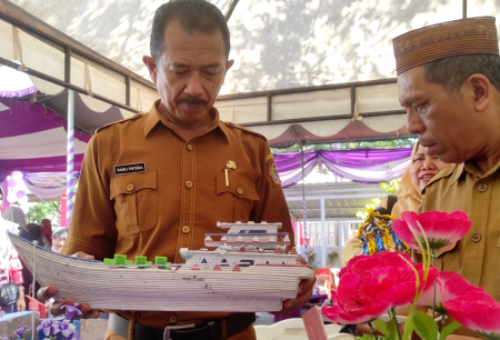 KAPAL SEDOTAN PLASTIK