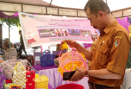 KERAJINAN LIMBAH PLASTIK