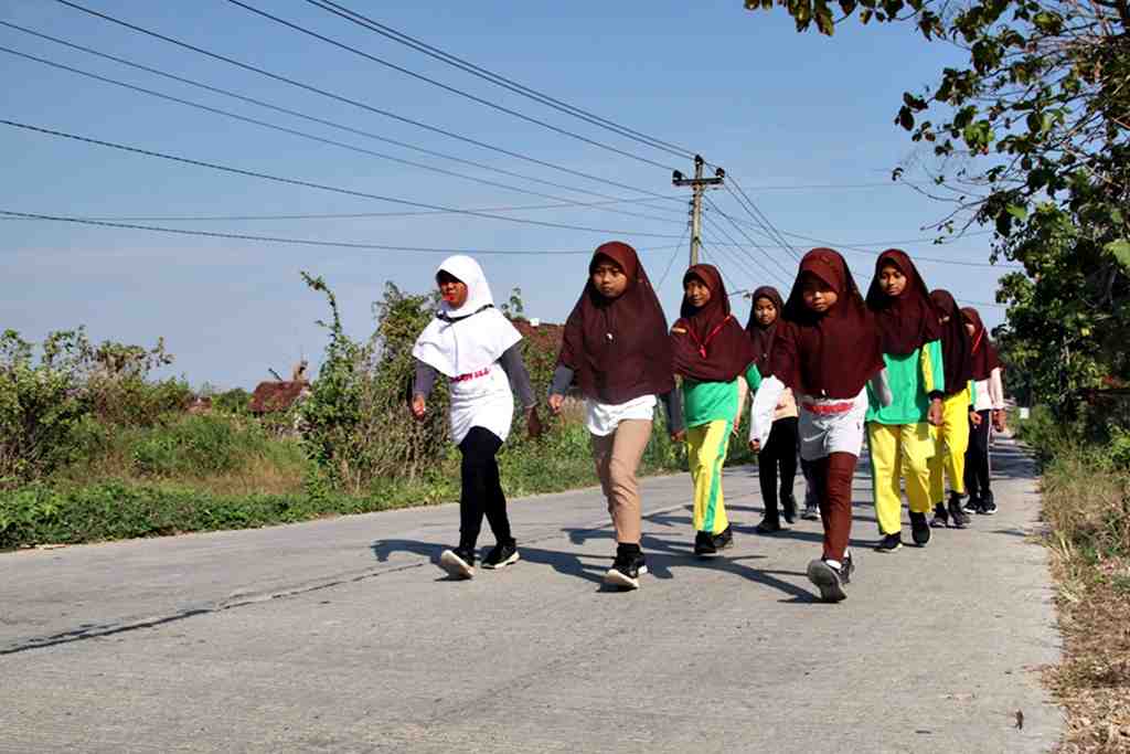 LATIHAN GERAK JALAN REGU PUTRI