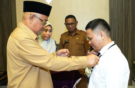 MELAKSANAKAN TUGAS SESUAI TUPOKSI DAN JABATAN