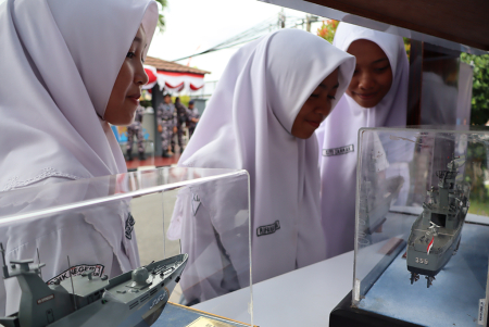 LIHAT MINIATUR KAPAL