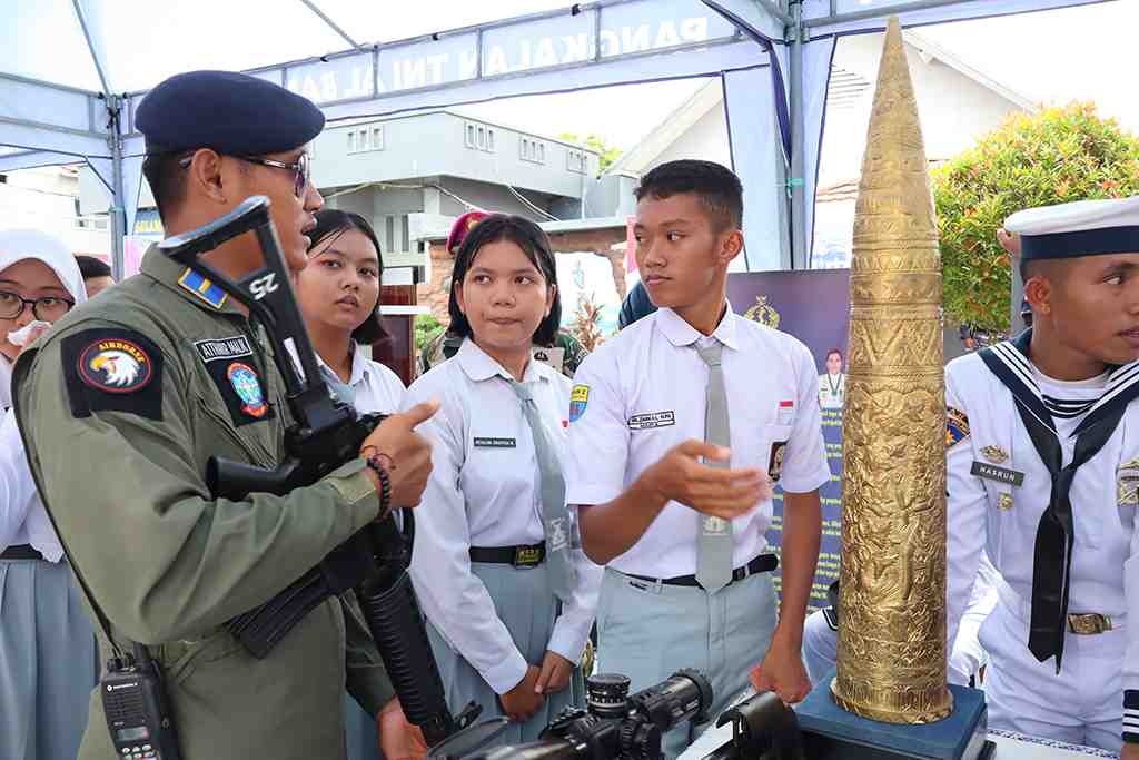 JELASKAN PENGGUNAAN SENJATA