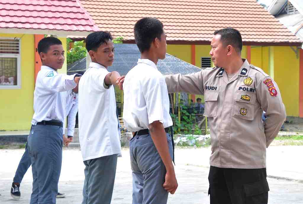LATIHAN BARIS-BERBARIS