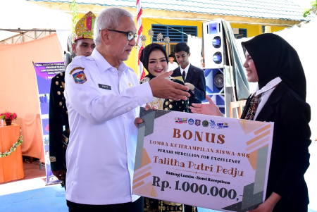 LOMBA RESEPSIONIS HOTEL