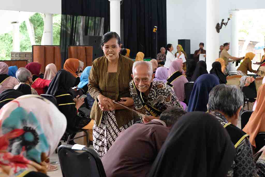 MEMAPAH WISUDAWAN MENUJU TEMPAT DUDUK