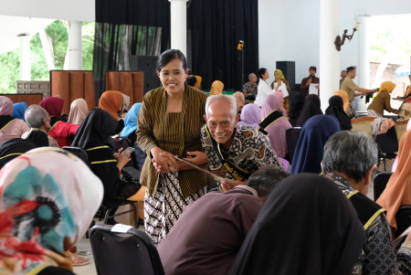 MEMAPAH WISUDAWAN MENUJU TEMPAT DUDUK