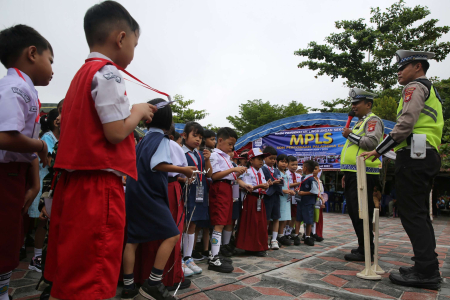 EDUKASI TERTIB BERLALU LINTASI