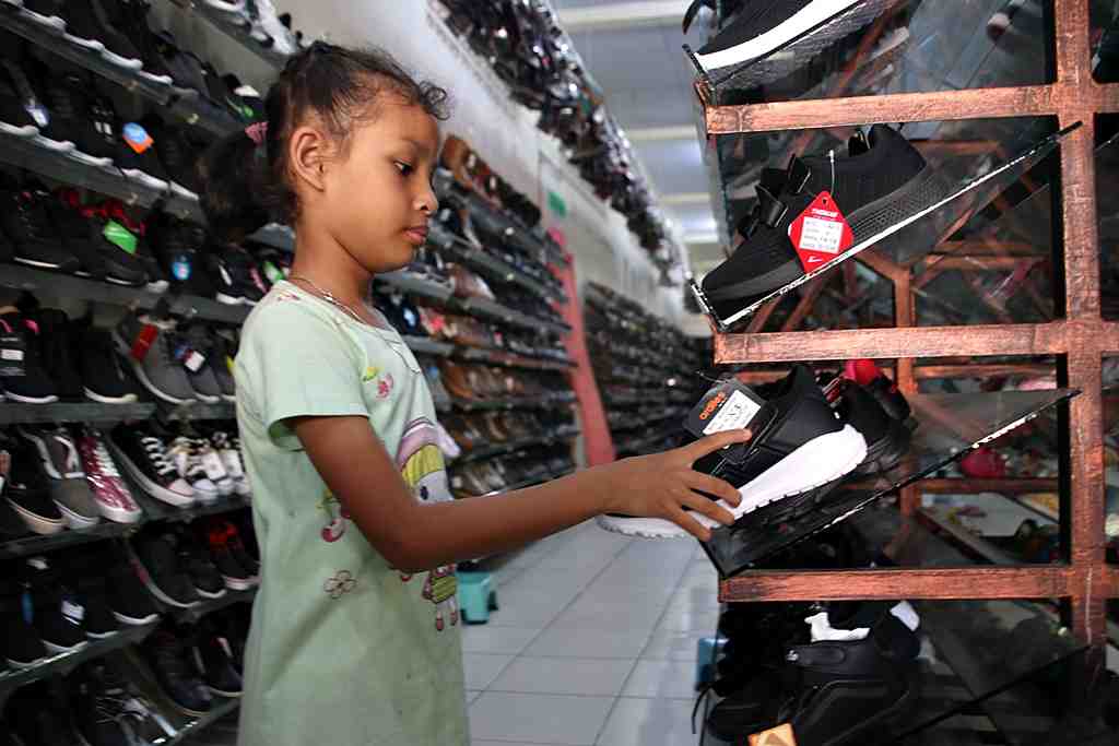 PILIH SEPATU SEKOLAH