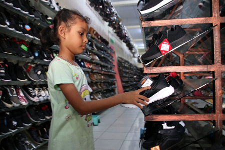 PILIH SEPATU SEKOLAH