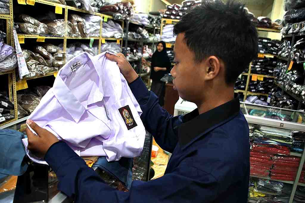PILIH SERAGAM SEKOLAH