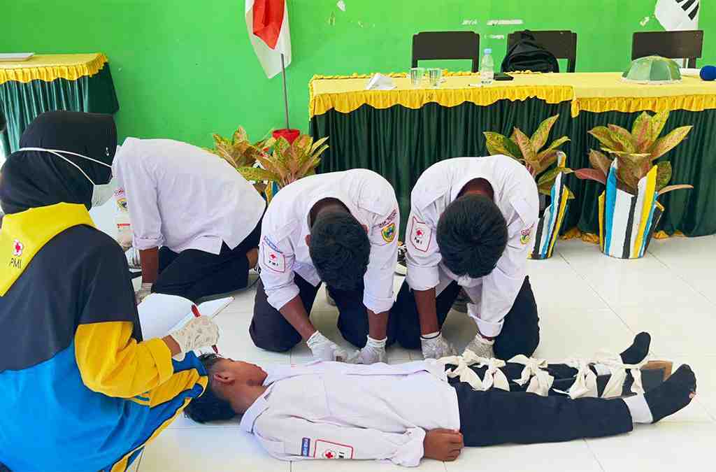 PRAKTEK PERTOLONGAN PERTAMA PMR