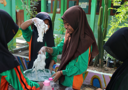 PRAKTIK BUAT KUE TRADISIONAL
