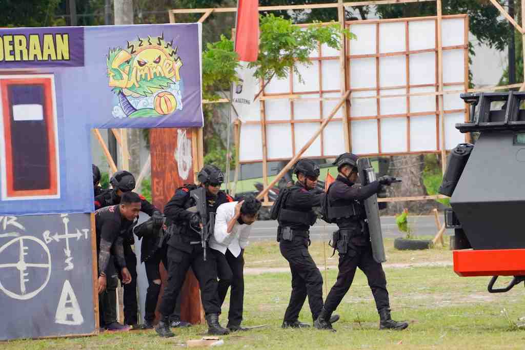 BEBASKAN SANDERA
