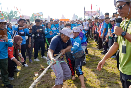 LOMBA TARIK TAMBANG JAMBORE PENDIDIKAN