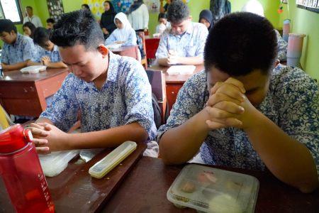 BERDOA SEBELUM MAKAN