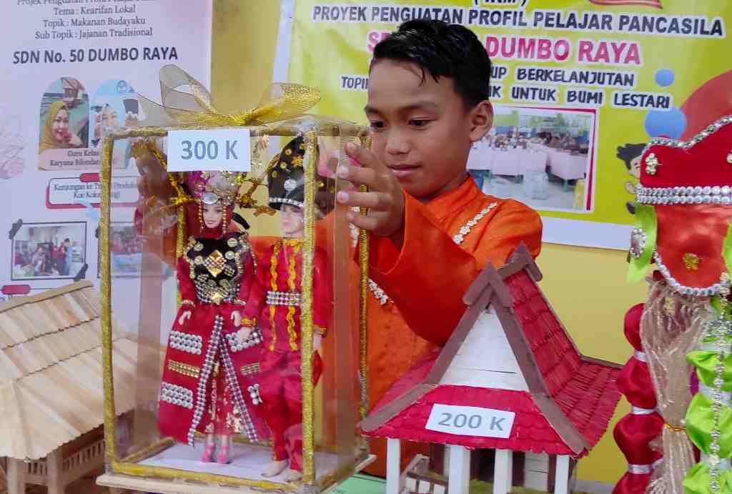 PAKAIAN PENGANTIN GORONTALO