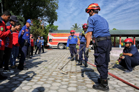 PELATIHAN PENANGANAN ULAR PITON